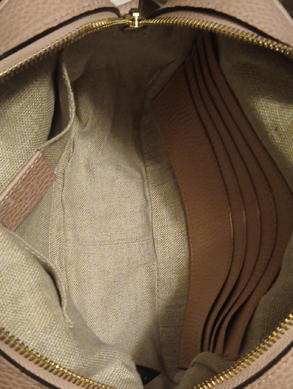 Authentic Gucci Crossbody - Picture 4 of 10